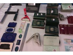 Kaçaklara Sahte Pasaport Düzenleyen Şebeke Çökertildi