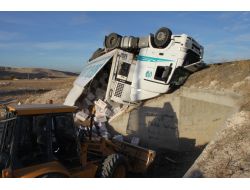 Aksaray’da Yumurta Yüklü Tır Menfeze Devrildi: 1 Yaralı