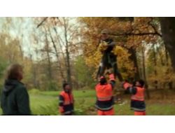 Rusya’da Uçan Süpürgeli Gençlerin Videosu Olay Yarattı