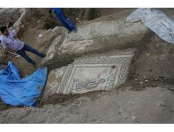 Tarsus'ta Erken Roma Dönemine Ait İnsan Mozaiği Bulundu