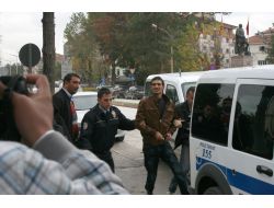 Adliye Çıkışında Gazetecilere Saldırdılar