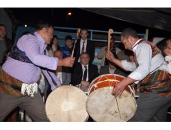 Bolu Belediye Başkanı Yılmaz, Roman Düğününe Katıldı