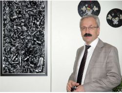 Evsel Atıklardan Duvarları Süsleyen Tablolar Yaptı