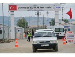 Suriyeliler Kamptaki Yakınlarının Gösterilmemesine Tepkili