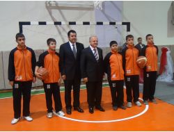 Kırşehirli Hayırsever İlköğretim Okuluna Kapalı Spor Salonu Yaptırdı