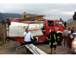 Kazazedelere Yardıma Giden İtfaiye Aracı Da Kaza Yaptı