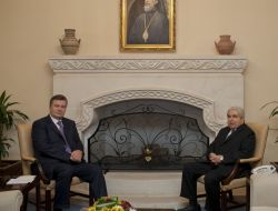 Ukrayna Cumhurbaşkanı Yanukoviç, Güney Kıbrıs’ta..
