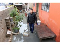 Silifke'de Vatandaşa Yardıma Giden İtfaiye Aracı Da Mahsur Kaldı