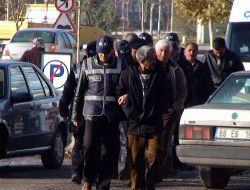 Aksaray'da Silah Kaçakçısı 12 Kişi Yakalandı!