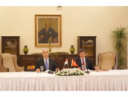Davutoğlu Ve Mısır Dışişleri Bakanı Amr Bir Araya Geldi