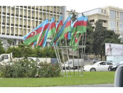 Azerbaycan’da 'Bayrak Günü' Kutlandı