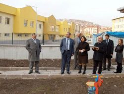Mamak Belediye Başkanı'nden Okullara Destek Ziyareti
