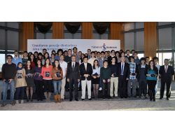 İş Bankası'ndan Üniversite Sınavında Derece Yapan Öğrencilere Ödül