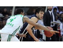 Anadolu Efes: 64 - Zalgiris Kaunas: 77