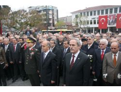Bursa'da Valilik İzin Verince, İsteyen Her Kurum Atatürk Anıtına Çelenk Koydu