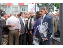 Chp'liler Manavgat'ta Atatürk Anıtı'na Karanfil Bıraktı