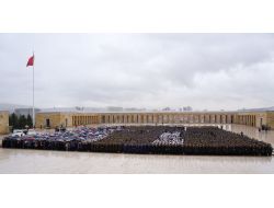 Binlerce Kişi Anıtkabir'i Ziyaret Etti