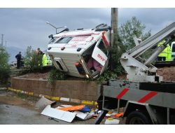 Yaralı Taşıyan Ambulans Otomobille Çarpıştı: 5 Yaralı