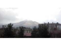 Palandöken'in Yüksek Kesimlerine Kar Düştü