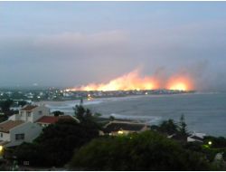 Cape Town’da Dev Yangın Körfezdeki Evleri Küle Çevirdi