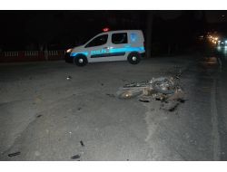 Otomobil Motosiklete Çarpıp Kaçtı