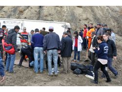 Cenaze Taşıyan Midibüs Uçuruma Yuvarlandı