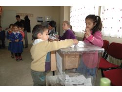 Minik Öğrenciler Demokrasi İçin Yarıştı