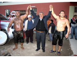 Kale’de Düğünde Güreş Geleneği Canlandırıldı