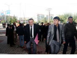 İşçiler Belediye Başkanının Makam Koltuğunu Haczettirdi