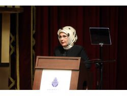 'Huzur Sokağı' Tiyatro Sahnesinde