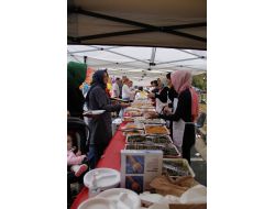 Sandy Mağdurları İçin Kermes Düzenlediler