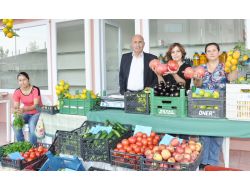 Köylü Pazarına Kadın Eli Değdi