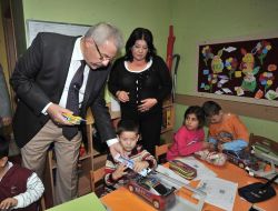 Vali Cerrah Davet Aldığı İlköğretim Okulunu Ziyaret Etti