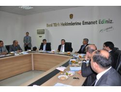 Vali Arslan'dan İlçelerdeki Uzman Sağlık Çalışanlarına Mesai Uyarısı