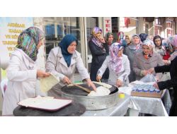 Akhisar'da Öğrenciler Yararına Kermes Düzenlendi