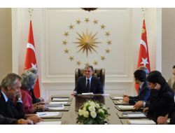 Cumhurbaşkanı Gül, Pen International Yönetim Kurulu Üyelerini Kabul Etti