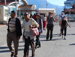 11 Katlı Lüks Kruvaziyer Gemi Alanya'ya Demirledi