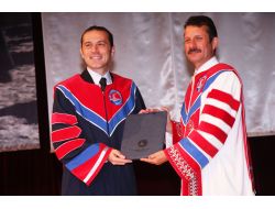 Cüneyt Çakır'a Fahri Doktora Payesi Verildi