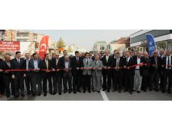 Bursa'da Vişne Caddesi Yeniden Düzenlenerek Trafiğe Açıldı