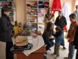 Gönül Köprüsü'nden Evi Yanan Aileye Giyecek Yardımı