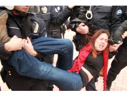 Bakan Günay’a Yumurtalı Protesto