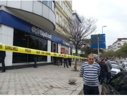 Kadın Kılığında Banka Soydular