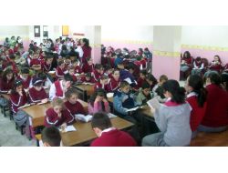 Bu Okulda Öğrenciler Yıllardır Tenefüste Kitap Okuyor