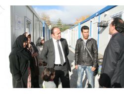 Afganlı Sığınmacılar Konteynırlarda Yaşamlarını Sürdürüyor