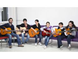 Vakfıkebir Gençlik Merkezi’nde Açılan Kurslara Gençler Yoğun İlgi Gösteriyor