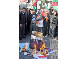 Kayseri'de Amerika Ve İsrail Bayrakları Yakıldı