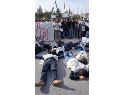 Odtü Önünde Açlık Grevi Protestosu