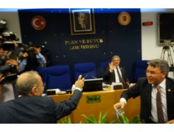 Plan Ve Bütçe Komisyonu'nda Biber Gazı Krizi
