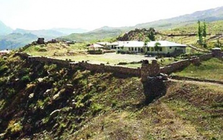 Karakola bomba yüklü traktörle saldırı