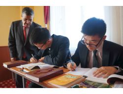 Çinli Öğrenciler Adana’da Kur’an Okumayı Öğreniyor